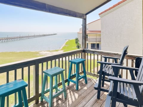Condo (3 Bedrooms) | Front of property