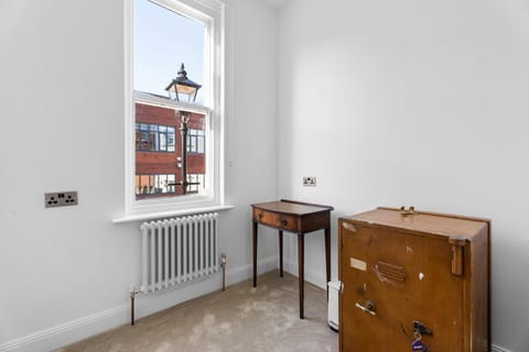 Bedroom 5 (Office & Kids Room)