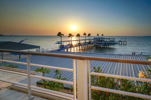 Deluxe Room | Beach/ocean view