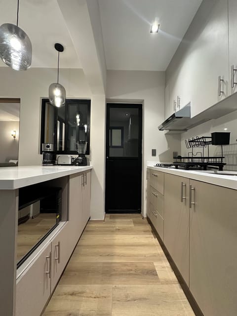 Full-size fridge, microwave, stovetop, coffee/tea maker