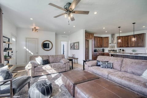 This beautiful mountain home is large, bright and inviting, has an open concept, high ceilings, A/C.