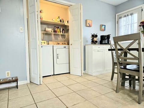 Cozy 3 bedroom 2 bath home offers plenty of room to sleep up to 7. High speed internet, washer and dryer, linens, and all kitchen amenities included. Located just across from Ft. Campbell Army Base.