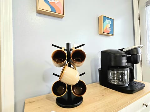 Cozy 3 bedroom 2 bath home offers plenty of room to sleep up to 7. High speed internet, washer and dryer, linens, and all kitchen amenities included. Located just across from Ft. Campbell Army Base.