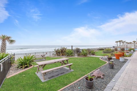 Condo, 1 King Bed with Sofa bed (Oceanside Inn 313) | Outdoor dining