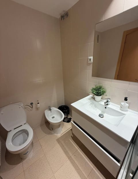 Basic Room | Bathroom