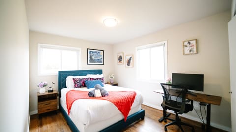 Hallway bedroom with 1 queen bed - sleeps 2, equipped with workspace and monitor