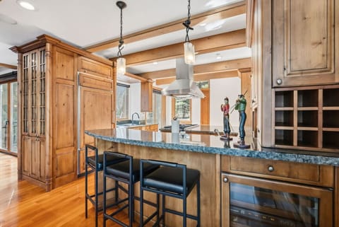 Fully equipped chef`s kitchen with high end appliances