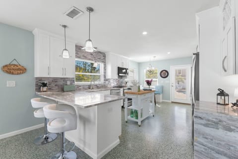 Fully Remodeled Kitchen
