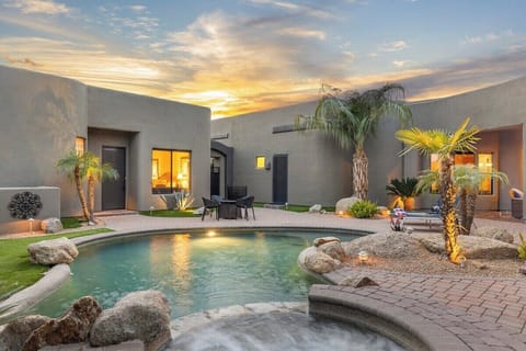 House (4 Bedrooms) | Front of property