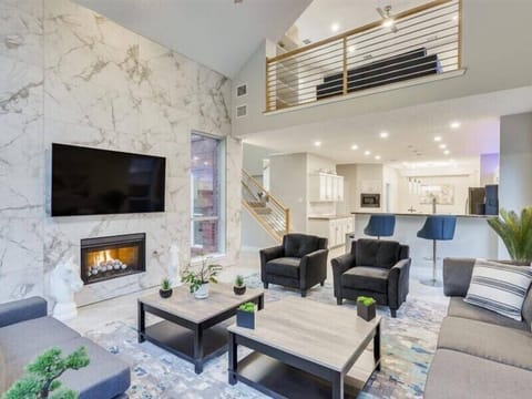 House (6 Bedrooms) | Interior