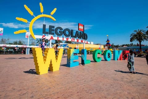 Just a short 15 minute drive, LEGOLAND California is a must-visit for families and LEGO lovers alike! ✨