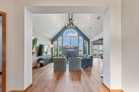 House (5 Bedrooms) | Interior