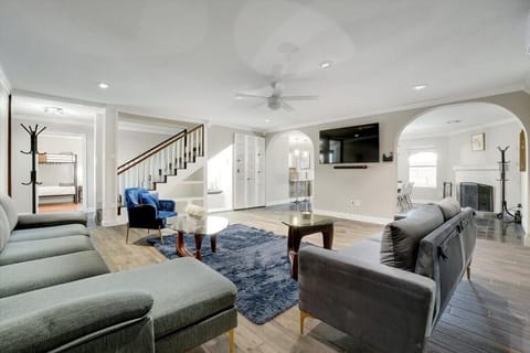 House (5 Bedrooms) | Interior