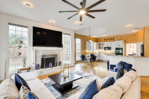 House (5 Bedrooms) | Interior
