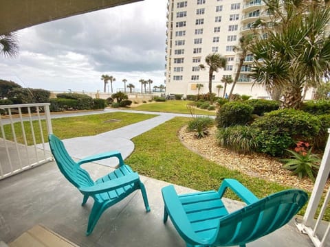 Studio Balcony with direct access to the beach!
