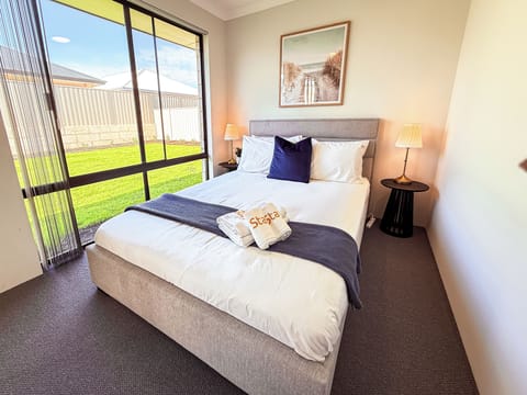 Deluxe Townhome, Garden View | Iron/ironing board, free WiFi