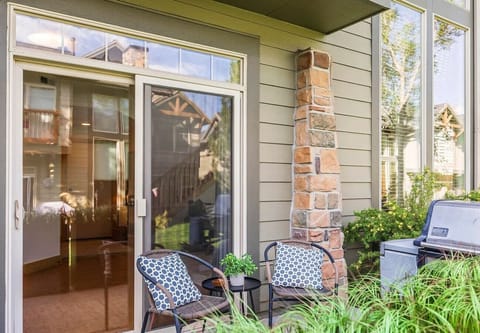 Covered Patio with grill