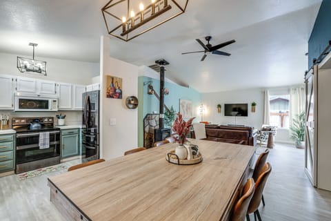 Dining Area | Dishware/Flatware Provided | Reversible Pool/Ping-Pong Table
