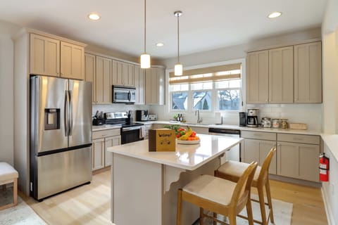 Kitchen | Dishwasher | Blender | 2nd Floor