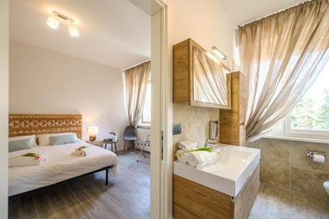 Deluxe Double Room, Non Smoking, Courtyard View | Premium bedding, laptop workspace, free WiFi, bed sheets
