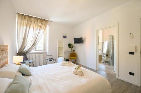 Deluxe Double Room, Non Smoking, Courtyard View | Premium bedding, laptop workspace, free WiFi, bed sheets