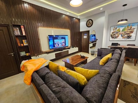 Family Apartment, Balcony, City View | Living area
