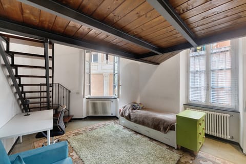 Apartment 'Casa Meloria' with Balcony, Wi-Fi and Air Conditioning Apartment in Finale Ligure