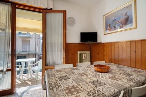 Apartment 'Uso Turistico' with Private Terrace, Wi-Fi and Air Conditioning Apartment in Lido di Jesolo