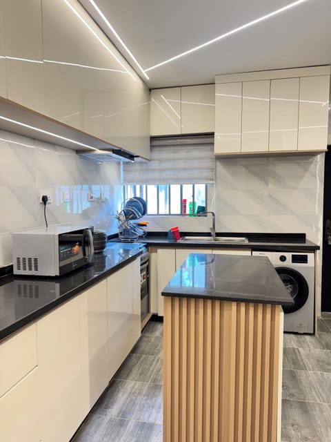 Fridge, microwave, oven, cookware/dishes/utensils
