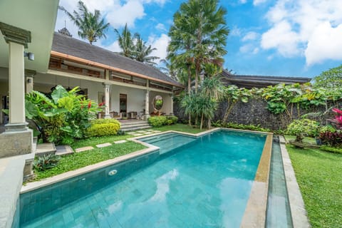 Tropical private villa with large private pool, ideal for families or groups