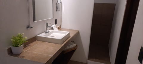 Standard Quadruple Room, 2 Double Beds | Bathroom | Shower, free toiletries, towels