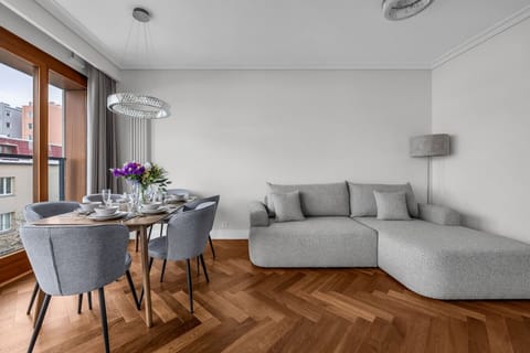 Stylish Living Area – Contemporary Design, Comfortable Seating & Dining Space | Book Now with RENTUJEMY.COM