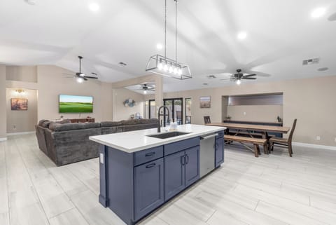 House (4 Bedrooms) | Interior