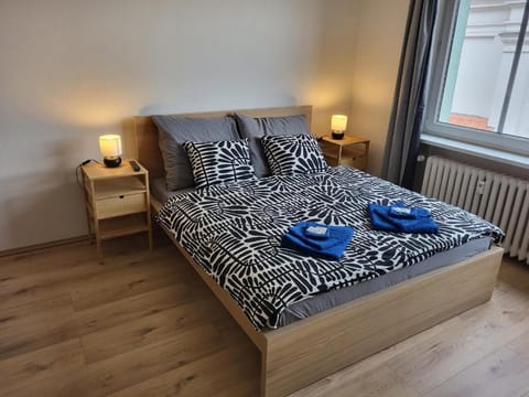 MODERNA IV CityCenterApartments | Desk, laptop workspace, free WiFi
