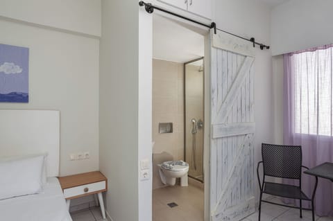 Double Room | Bathroom | Hair dryer, towels, soap, toilet paper