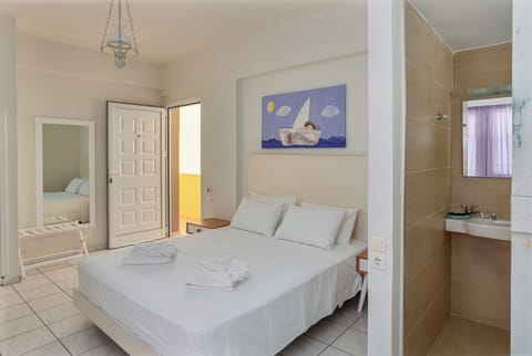 Double Room | Iron/ironing board, free WiFi