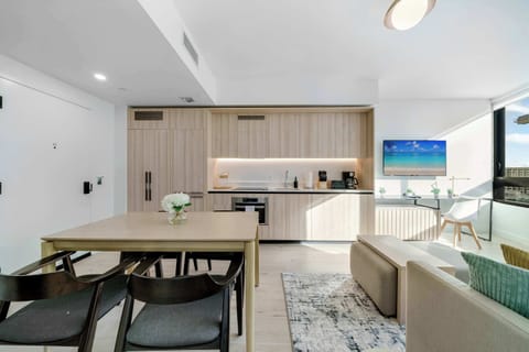 The perfect setup for business or leisure. Enjoy a fully equipped kitchen with high-end finishes, a high-definition Smart TV, and a bright desk area for staying productive while you travel.