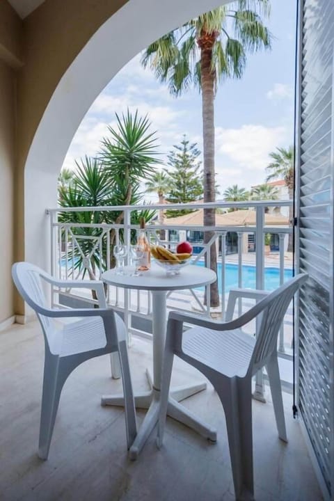 Standard Studio | Outdoor dining