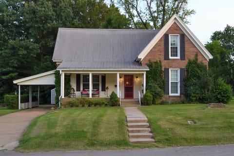 Greenfield Vacation Rental | 3BR | 1.5BA | 1,498 Sq Ft | 3 Steps to Enter