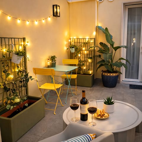 Classic Double Room, 1 Queen Bed, Private Bathroom | In-room safe, blackout drapes, soundproofing, iron/ironing board