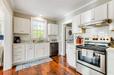 House, Multiple Beds, Patio, Garden View (Jewel's Inlet) | Private kitchen