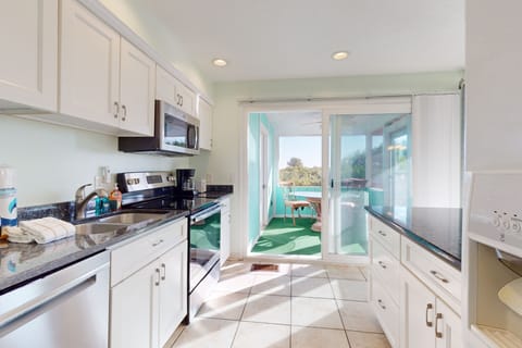 House, Multiple Beds, Patio, Garden View (Ocean Paradise) | Private kitchen