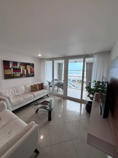Living Room sofa, with Smart TV and great view