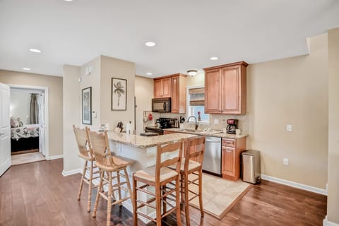 Cottage, Multiple Beds, Patio (Pine Trail Marsh Front Cottage,Garage) | Private kitchen