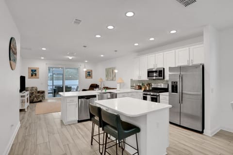 House, Multiple Beds, Hot Tub, Garden View (Seaside Serenity) | Private kitchen
