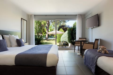 Classic Room, Terrace, Garden View | Soundproofing, free cribs/infant beds, free WiFi, bed sheets