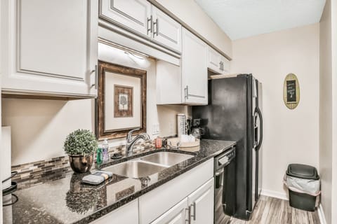 Condo, Multiple Beds, Balcony, Pool View (Forest Ridge 2725) | Private kitchen
