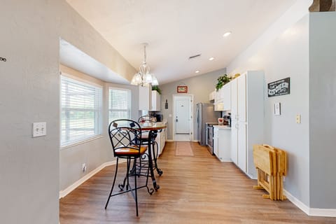 House, Multiple Beds, Pool Access, Pool View (Graystone) | 3 bedrooms, individually decorated, individually furnished, bed sheets