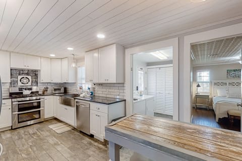 House, Multiple Beds, Patio, Garden View (Old Town Retreat) | Private kitchen