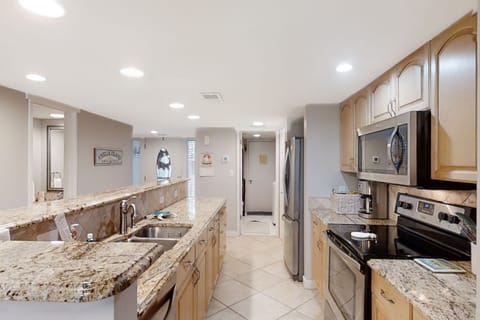 Condo, Multiple Beds, Balcony, Garden View (3055 Club Villas) | Private kitchen